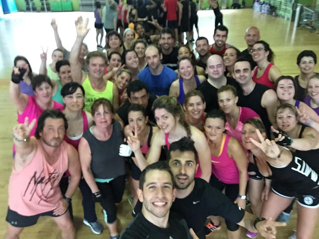 victortello85's tweet photo. #HomsaSelfies en #PresentacionesNuevasCoreos @LesMills con @HomsaSport Grandes!!! http://t.co/4zgEmXtK1H