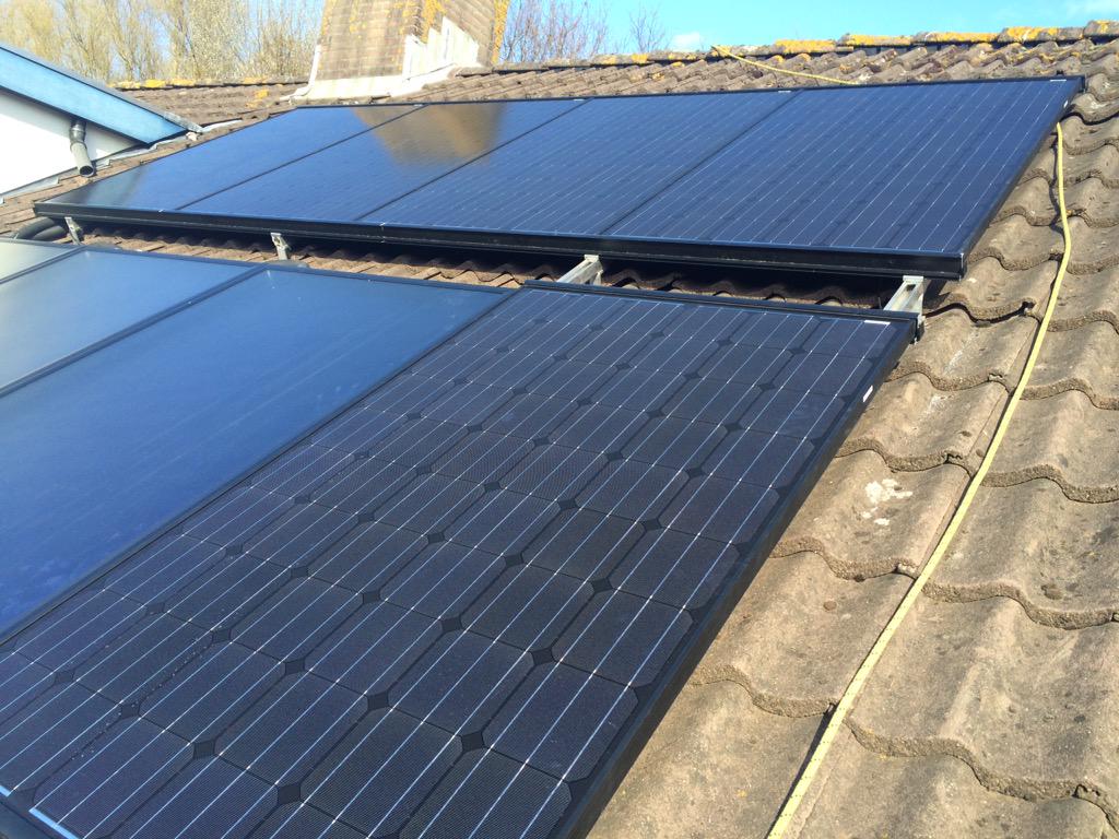 Gister on zonnepanelen project af gemaakt, een combinatie van elektra en warmwater panelen.