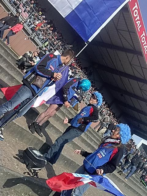 FANS_DU_SERT's tweet photo. Les premiers Supporters sont arrivés http://t.co/nYzUTKeDG9