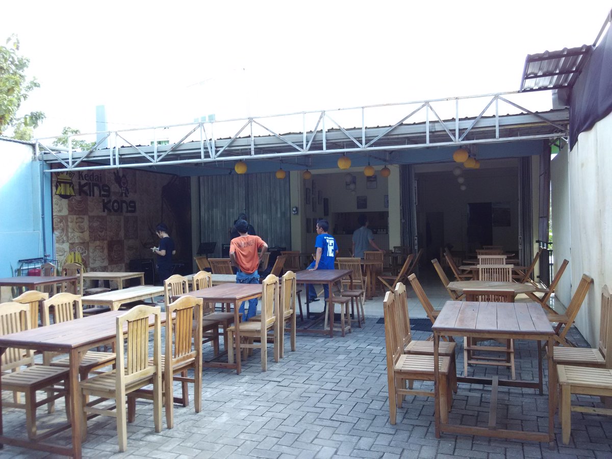 Ngrusuhi mas mase @LS_Semarang prepare <a href="/kedai_kingkong/">KEDAI KINGKONG</a> jangan lupa nanti malam ngopi sambil bercerita malam ya  :)
