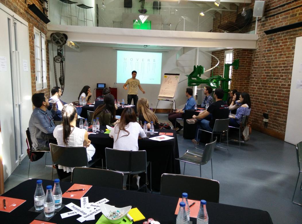 krisbevix's tweet photo. El #MOVIDONbyMOVERS ya ha empezado! #MoversbyFUE calentando motores! @Slink91 @MillanMcMillan @La_Chis @FUEONLINE http://t.co/wGXOSIyXQv