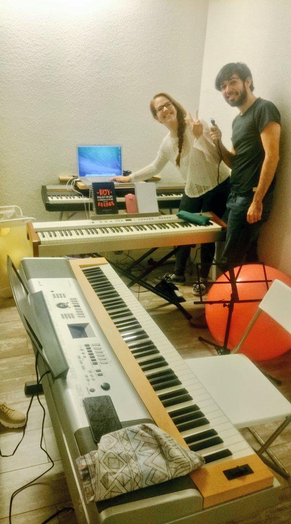 Por que por lo visto con un piano no nos basta. Nos van los retos. #CuandoNadieNosVe #Ensayo #3Pianos