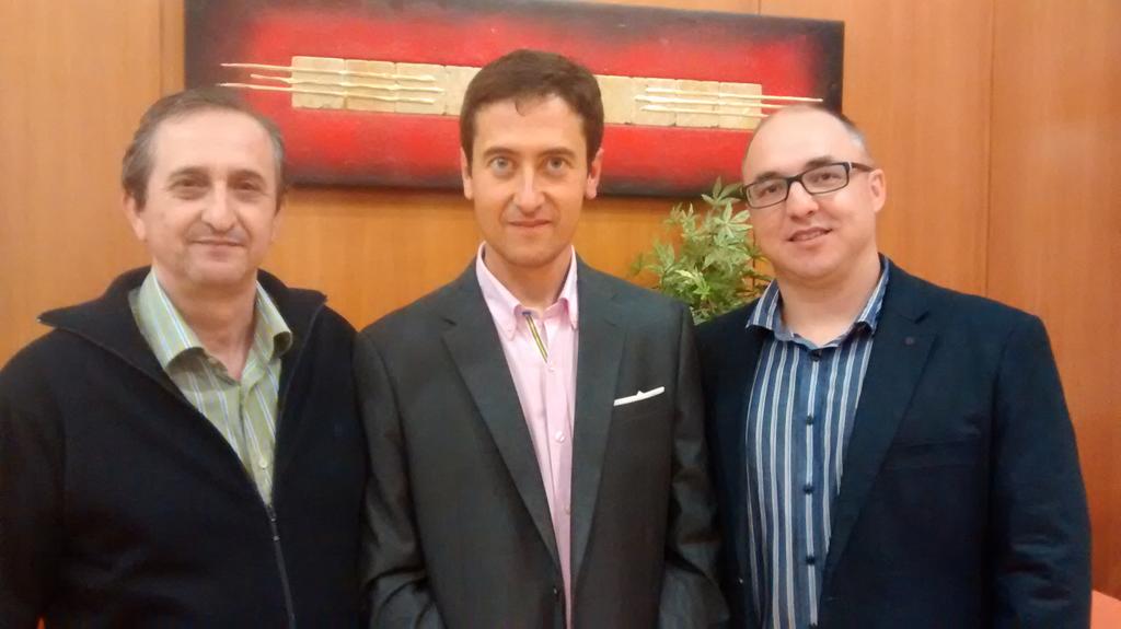 ArgamasillaCs's tweet photo. Ayer en la presentación de la candidatura de Tomellos, Manuel y Richard con @angel_ligero @Cs_Argamasilla http://t.co/QHV9W85ted