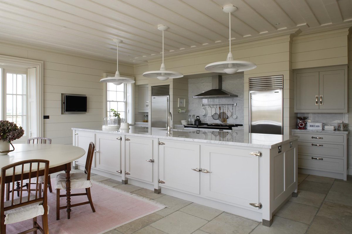 Check out the stunning #kitchen designed by @stephengraver at our #shootlocation #BazeleyHouse buff.ly/1JaSjM5