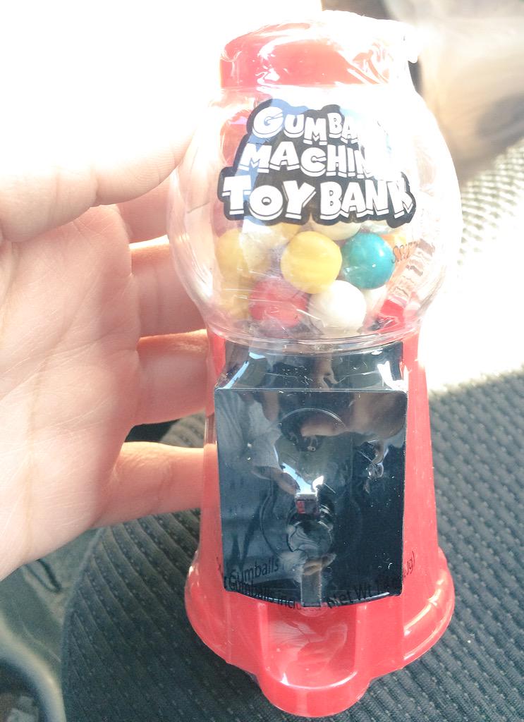 Yascodesigns's tweet photo. These mini gumball party favors are adorable! #carnivaltheme #firstbithday #candystation #ct #milfordct #Connecticut http://t.co/IsRqWn8uqW
