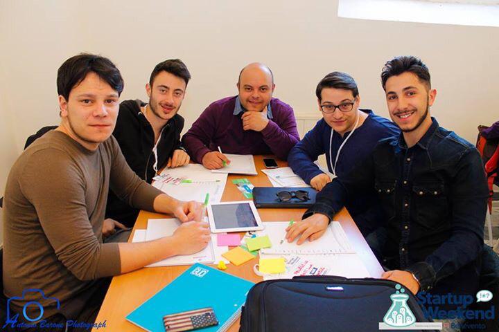 ant_russolillo's tweet photo. @matteorenzi visto che sei in zona vieni a vedere giovani che #accelerano il #sud a #swbenevento http://t.co/IbQfm9GxYZ