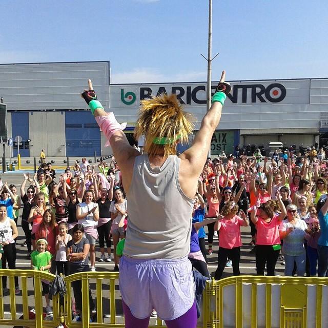 Mujeres_Live's tweet photo. Un dia de 🌞 acompaña a salir. 
Ven 🏃 a @ccbaricentro a bailar #zumba con las demás #MujeresLuchadoras de #MujeresLi… http://t.co/326EnVJD0r