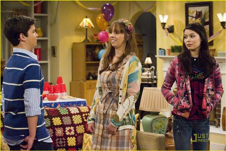 Icarly Trivia トリビア V Twitter 今日のicarly Ipsycho は あのトンデモ女子が登場の話の前半 最初に笑われていたフレディのブロマイド写真は なぜか後の話でカーリーの部屋に飾ってある また マスコット的存在ガッピーが初登場する回である Http T Co Icarly Trivia トリビア V Twitter 今日のicarly Ipsycho は あのトンデモ女子が登場の話の前半 最初に笑われていたフレディのブロマイド写真は なぜか後の話でカーリーの部屋に飾ってある また マスコット的存在ガッピーが初登場する回である Http T Co