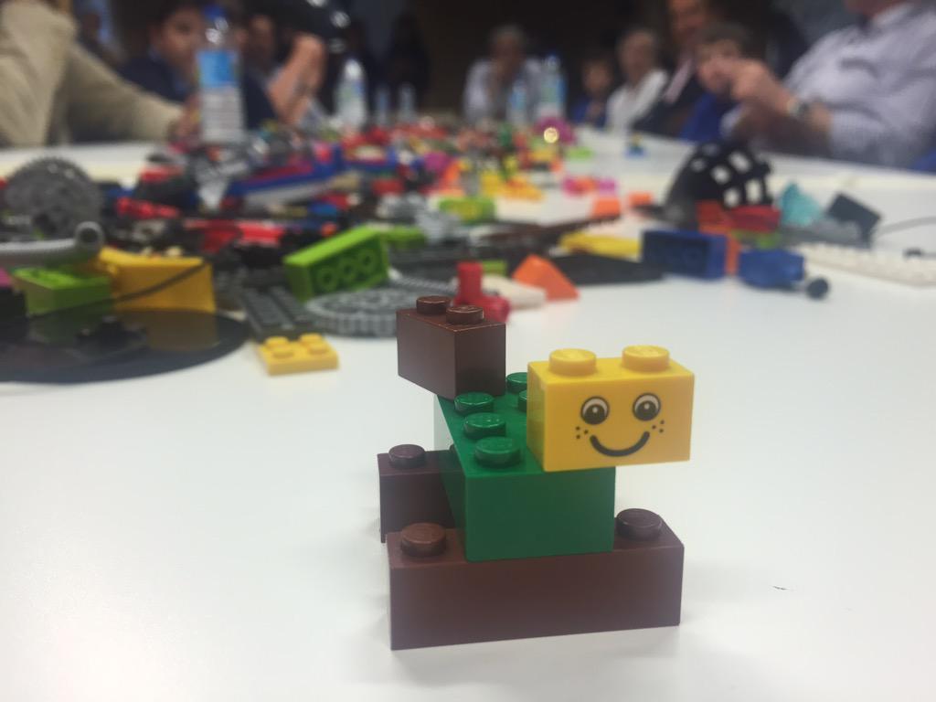 agusCaunedOvd's tweet image. En el taller lego seriusplay @TaludEria @IdeasWorldCup #perrorobot