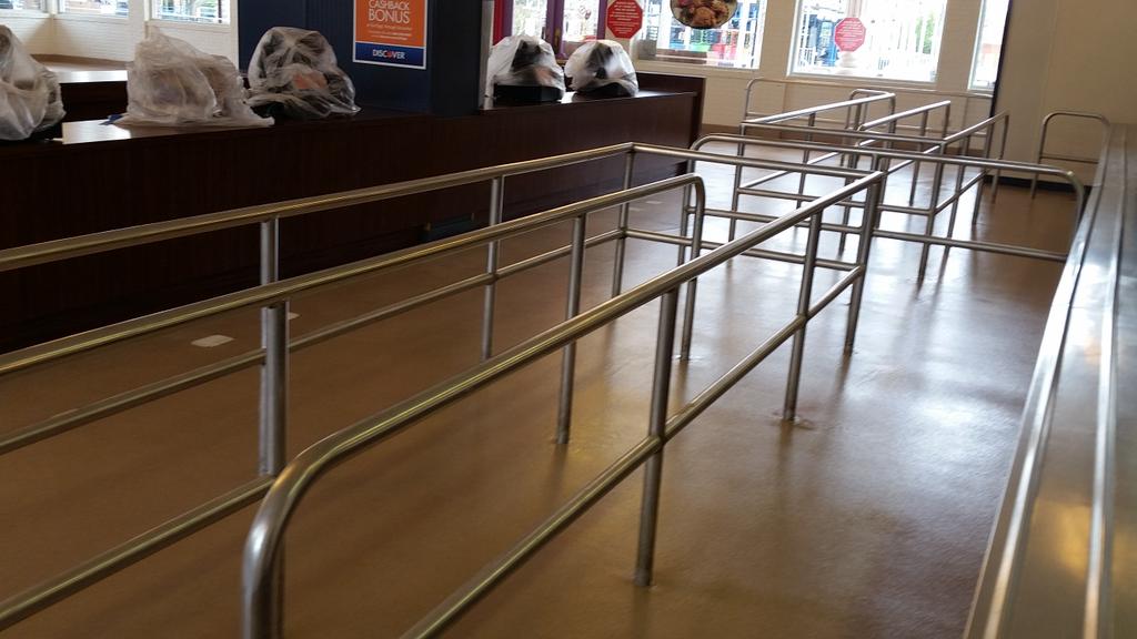 ConceptsInConcr's tweet image. 4000sqft of epoxy quartz floor in a dining room/ restaurant. #epoxy #quartz #epoxyquartzfloor #epoxypirates