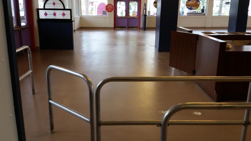 ConceptsInConcr's tweet image. 4000sqft of epoxy quartz floor in a dining room/ restaurant. #epoxy #quartz #epoxyquartzfloor #epoxypirates