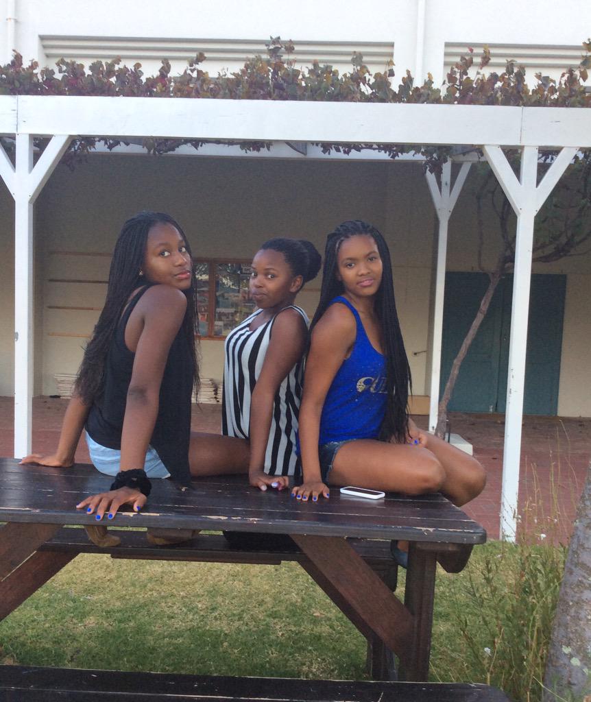 Anne_Akondzo's tweet photo. #throw_back #Saturday_chill #we_them_boarders #cause_we_flawless #love_em_thou❤️ @Miss_PriC @Sihle_ncwana http://t.co/v5QbyS1T98