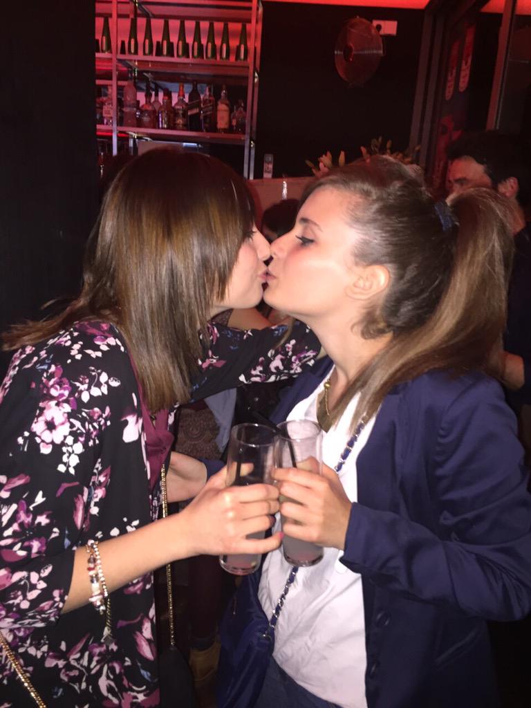 AnabelBSanchez6's tweet photo. Por ti, por mi, por nuestros 13 y 14 años y por tener amigas ! TE QUIERO ❤️ http://t.co/Fw3oJ0DtYb