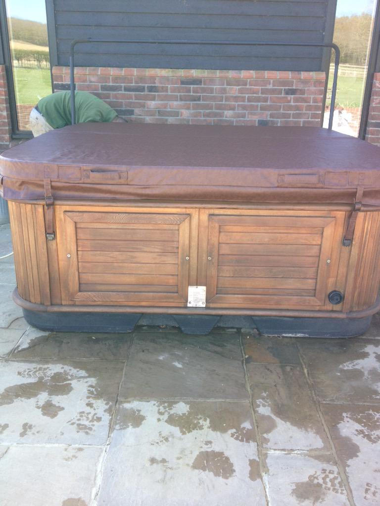 9 year old <a href="/ArcticSpasUK/">Arctic Spas UK</a> tub just shows how their beauty lasts