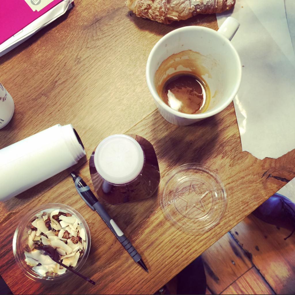 jellymalin's tweet photo. Coconut yogurt, pastry & editorial. Today is already the best πππ#PRETSessions http://t.co/T4iaj76Qpb