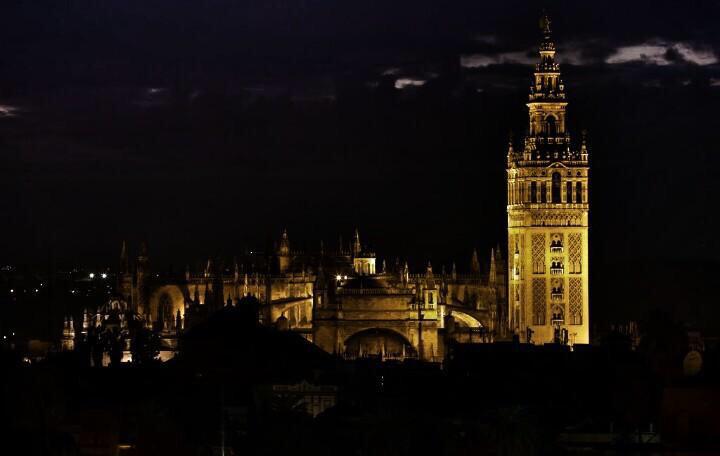 SEVILLA, LA CIUDAD CREADA PARA PODER SOÑAR DESPIERTOS.
