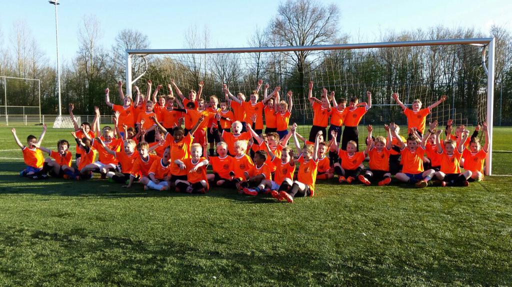 De deelnemers aan de MSC Voetbalacademie hebben hun prachtige academieshirts binnen!