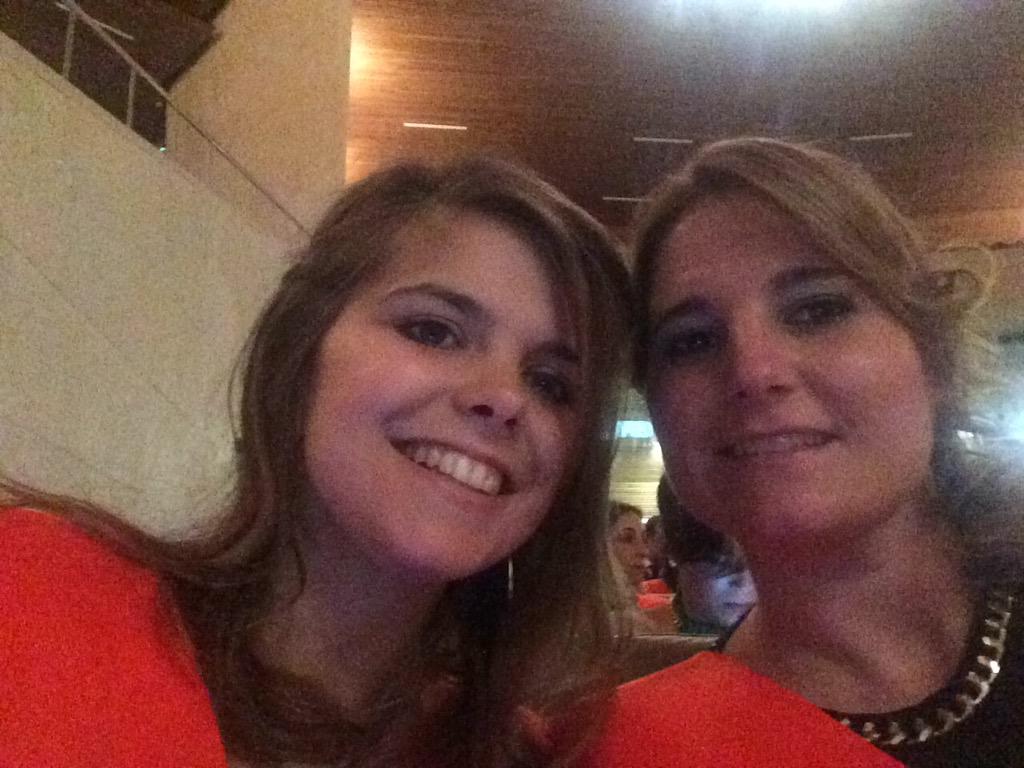 inma_1504's tweet photo. Dia de graduación!!! Aquí @mbercasa93 y yo esperando para disfrutar de nuestro día 🎓🎓🎓 http://t.co/hxOAaZz7jF