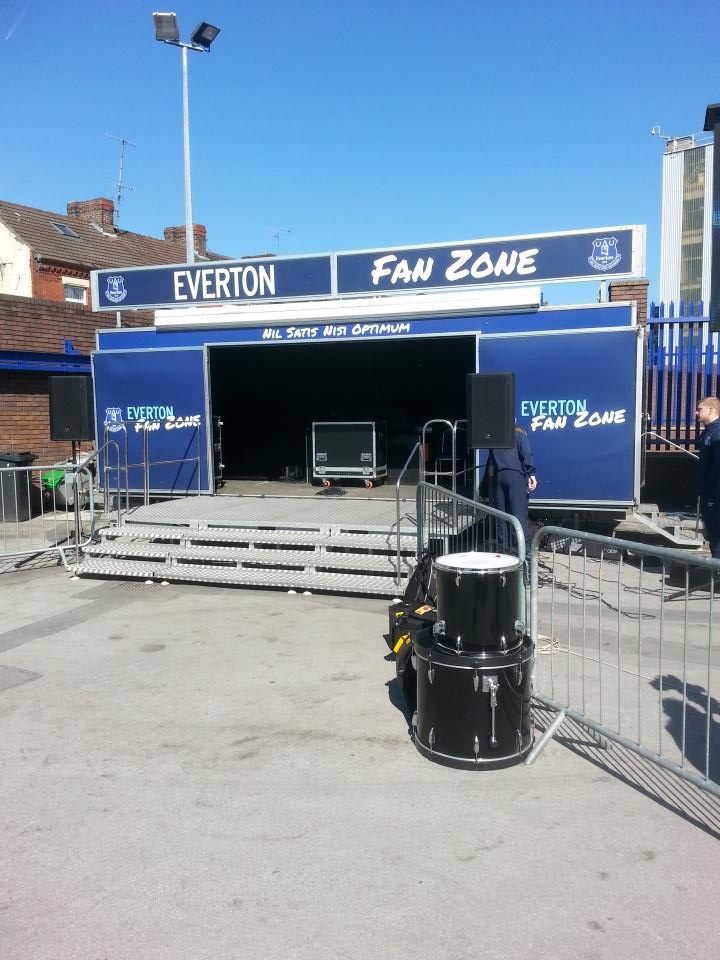 ThePolyveldts's tweet photo. Ready to gear up @Everton fanzone. Cannot wait!  Gorgeous day for it too. #Everton #Coyb http://t.co/xCLo9wSTME