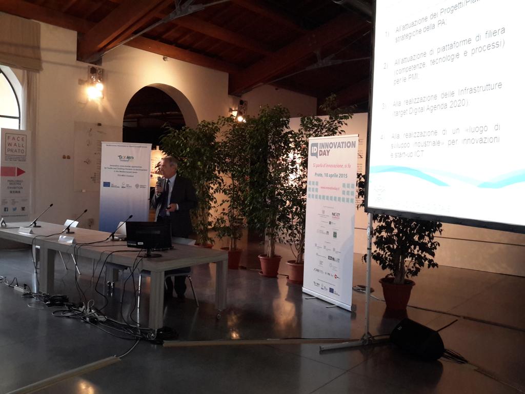InnovDayPrato's tweet photo. Paolo Castellacci su ICT,  digitalizzazione e cambiamento http://t.co/52b8J9Qr8O