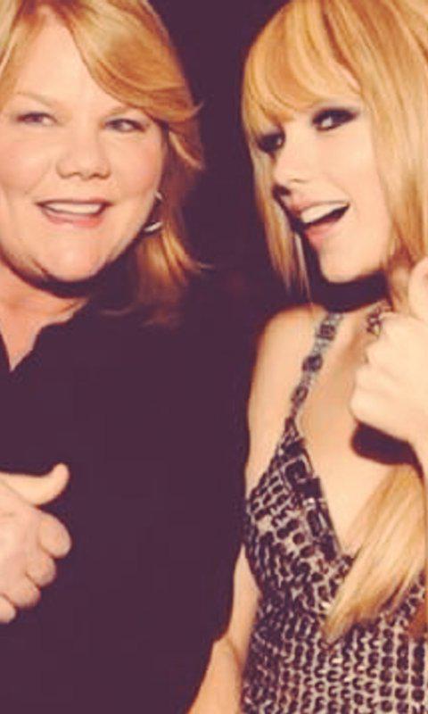 Mariadvd2's tweet image. #PrayForMamaSwift #prayforandreaswift