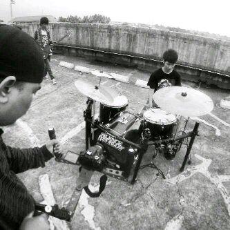 Take Video Clip band <a href="/SIS_phc/">SILENCE IN SORROW</a> , penasaran video clipnya kaya apa??  Pantau terus TL Kita yaaah!!