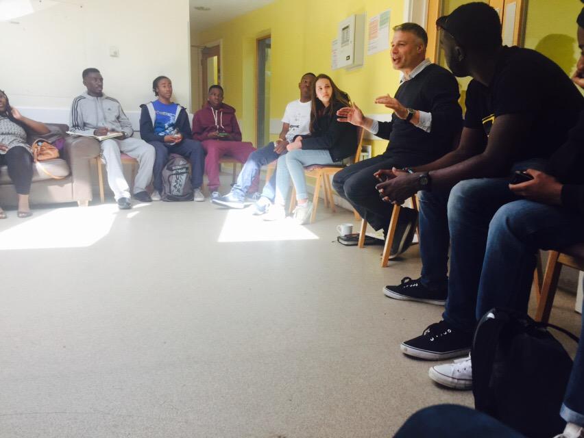 youthwaveE17's tweet image. Mark Ritchie sharing with the Leaders! #Waved2015 #positionyourselfforsuccess