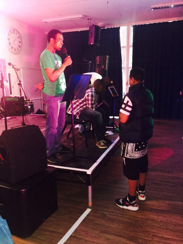 youthwaveE17's tweet photo. Pre Youth was absolutely crazy!! #Waved2015 http://t.co/sjA2HoMgVV