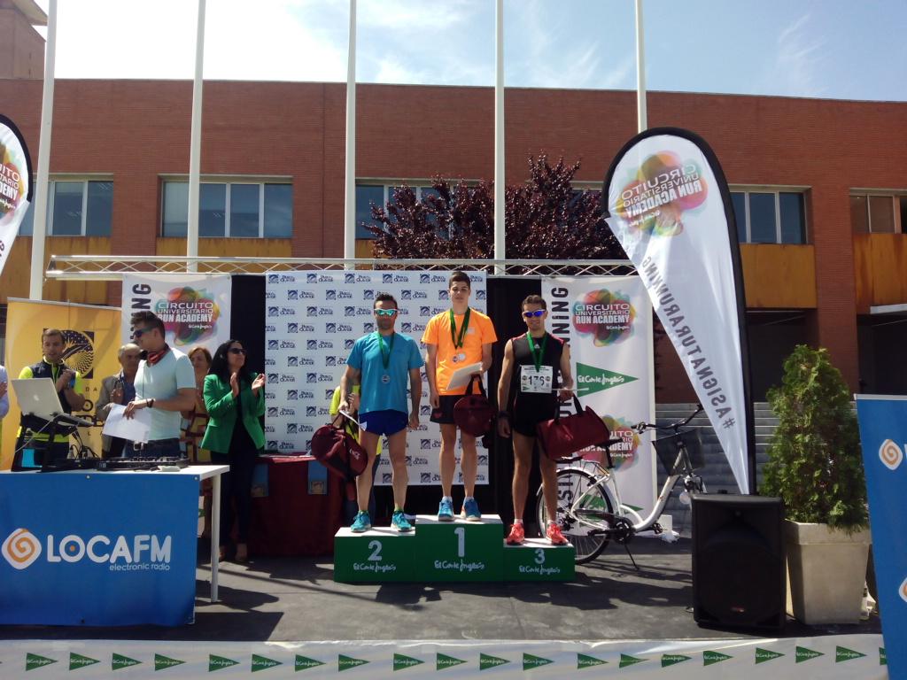 deportesupo's tweet photo. Vamos a categoría absoluta. Ganadores masculinos. @pablodeolavide #AsignaturaRunning Enhorabuena!! @elcorteingles http://t.co/vCMAwxsCC0