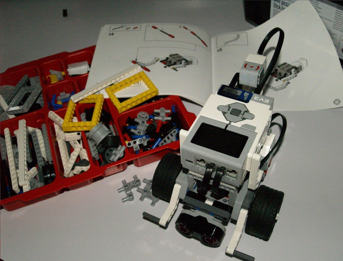 CoderDojoSvall's tweet image. Nu kör vi igång! #Södraberget #mittmediacup #Sundsvall. #LegoMindstorms, #Minecraft, #Turtlebot & #Scratch. #DojoPics