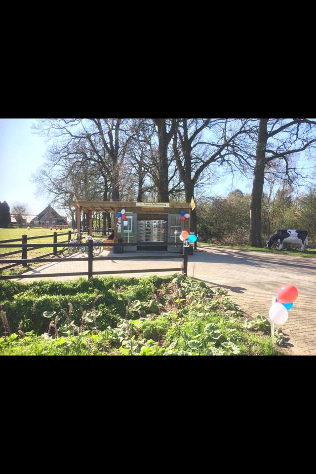 Vandaag de officiële opening van de boer'n zelfbediening.. Met verse aardbeien! U bent van harte welkom..