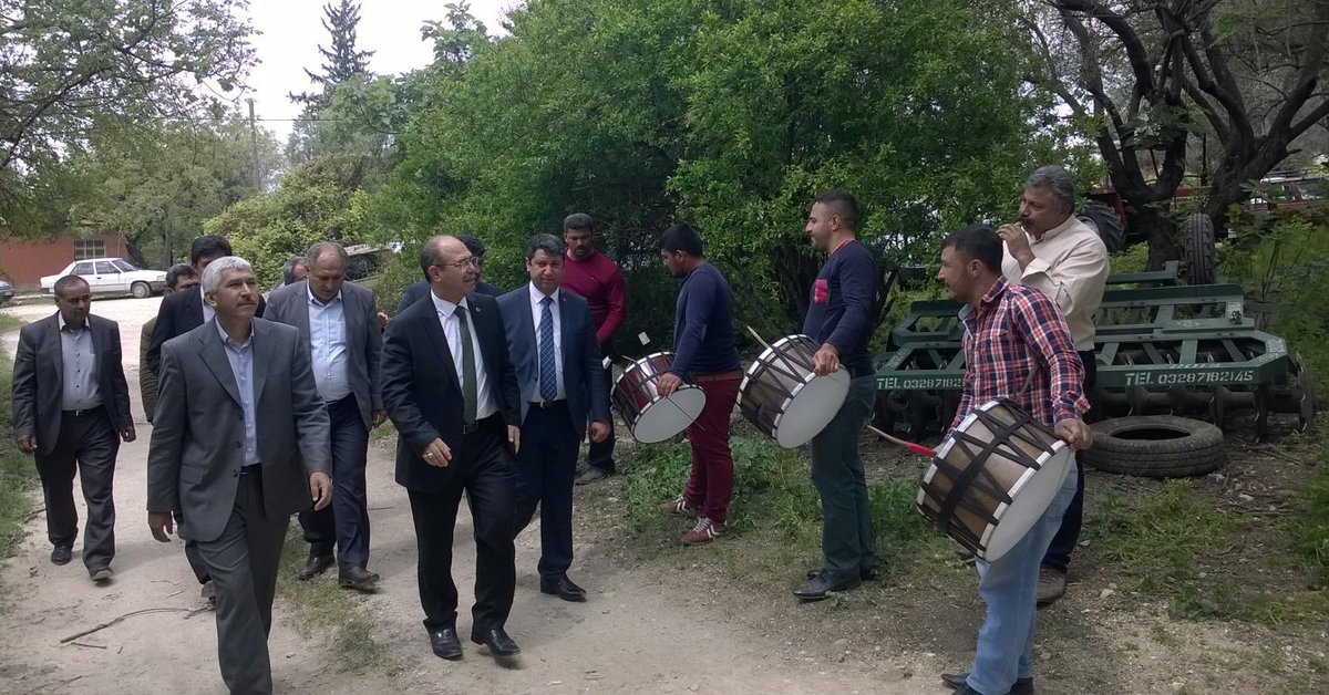 Sumbas'ta bir düğündeyiz; düğünlerimizde davula, zurnaya ve seyirlik oyunlarımıza doyum olmaz.