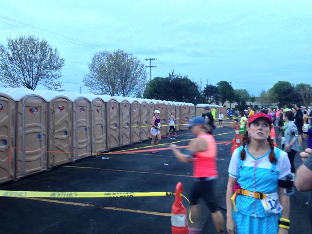 makomichael's tweet photo. Continued to be impressed by @GarminMarathon.  Ports potty lane lines to ease confusion for Dorothy &amp; the Gang #runOz http://t.co/OE7rOp039P