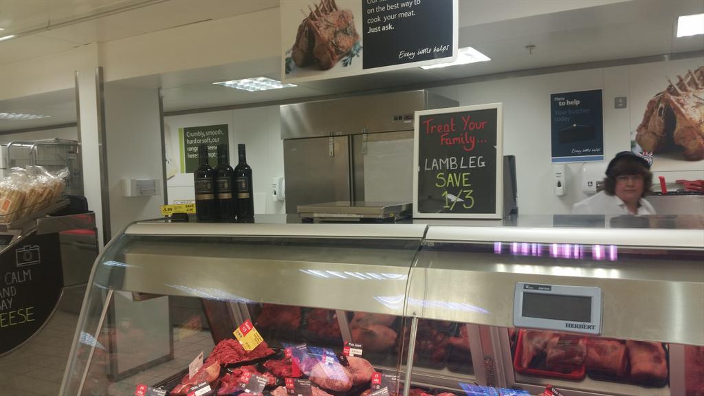 Meat counter trade driving and wine paring at aylesbury extra @EggletonOlly  <a href="/chrisphillips27/">chris phillips</a> @steviegosboy