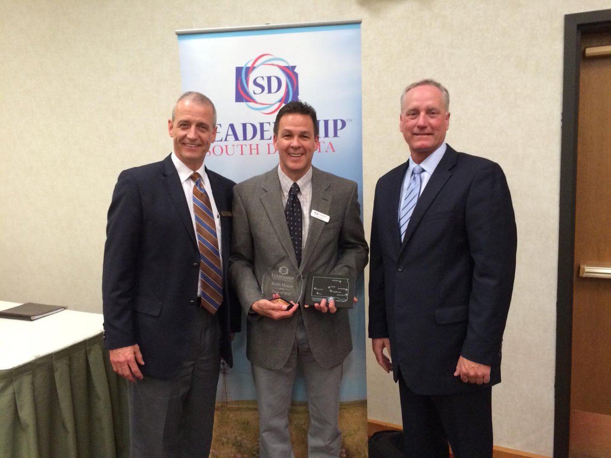 kmoore1011's tweet photo. Graduate of the @leadershipsodak program. Great experience led by Rick Melmer and Tom Oster. #SDLeadership http://t.co/sy1txHaLi8