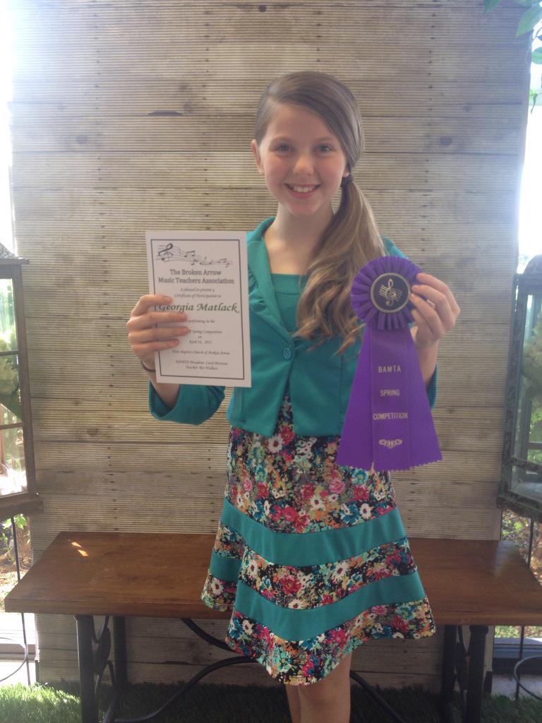 GeorgiaMatlack's tweet image. Top score in today's vocal competition! Whoo hoo. #singit #usingmyvoice