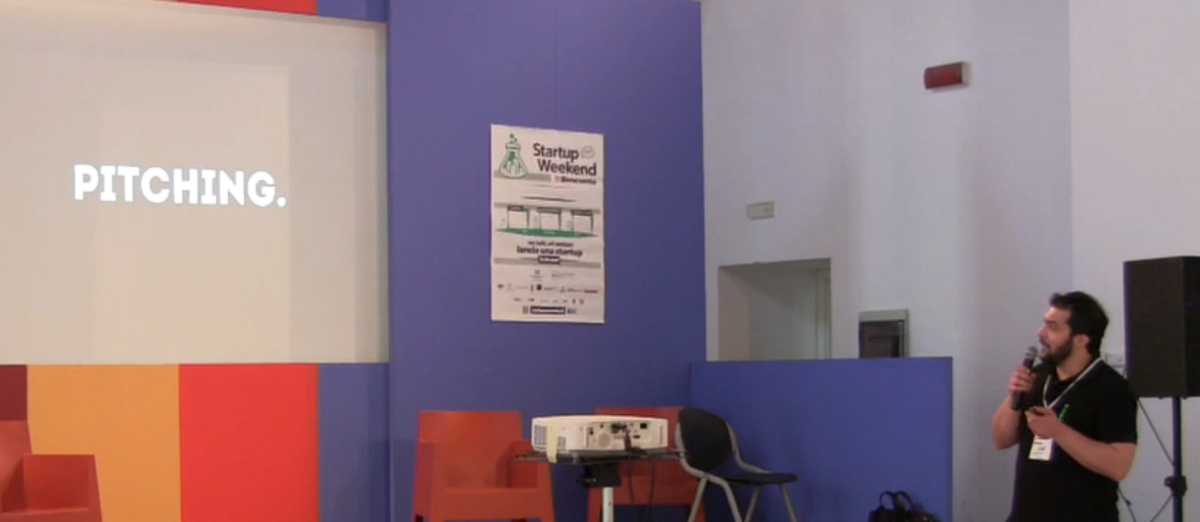 ant_russolillo's tweet photo. A #swbenevento @GianlucaManca12 inventa nuove parole #pitching e trasferisce la sua esperienza! http://t.co/B3XIHr5JqE
