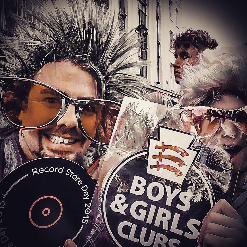 LYPRadioStation's tweet photo. C O S T U M E // C H A N G E
#EssexJailbreak2015 #rsd15 #GettingReadyToRock! http://t.co/4xtHXDoIO5