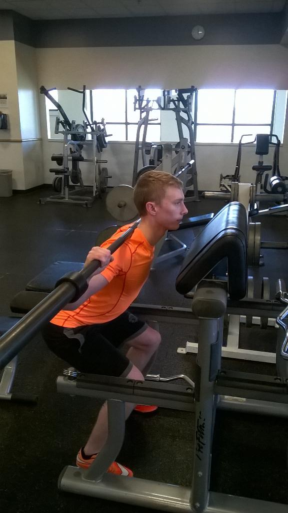 Shwan_Rooney's tweet photo. Curling in my squat rack? I'll squat in your curl rack http://t.co/2aB3wT3iia
