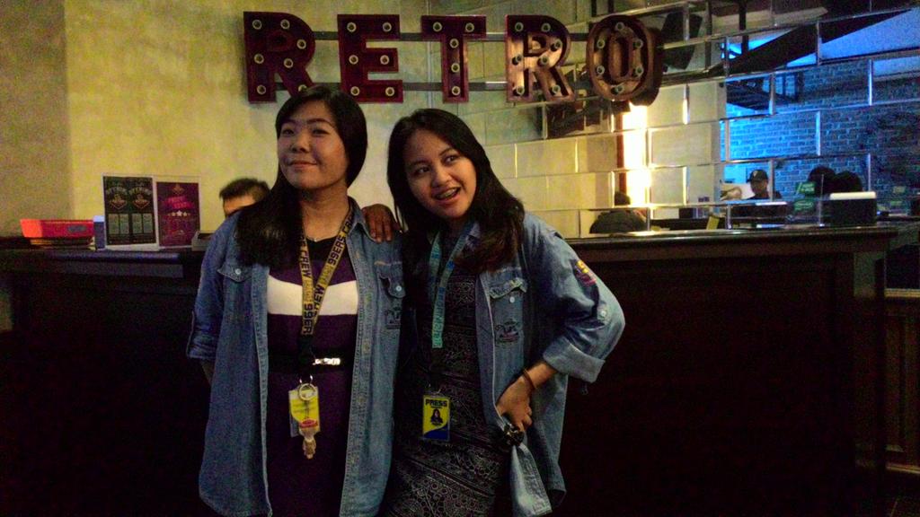 Play99ers's tweet photo. Live #FunkyZone at @Retro_Karaoke w/ FDJ @undiraputri @Cynthiapurnamaa | 7-9 PM. Karaokean bareng yuk! http://t.co/cdrZ5ye7Lt