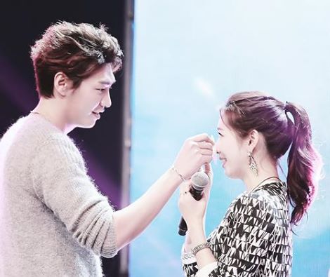 KzersIntl's tweet photo. Don't cry...I'm here.... A friendship's story  @aksakfn12 http://t.co/yAoT6q1BaK
