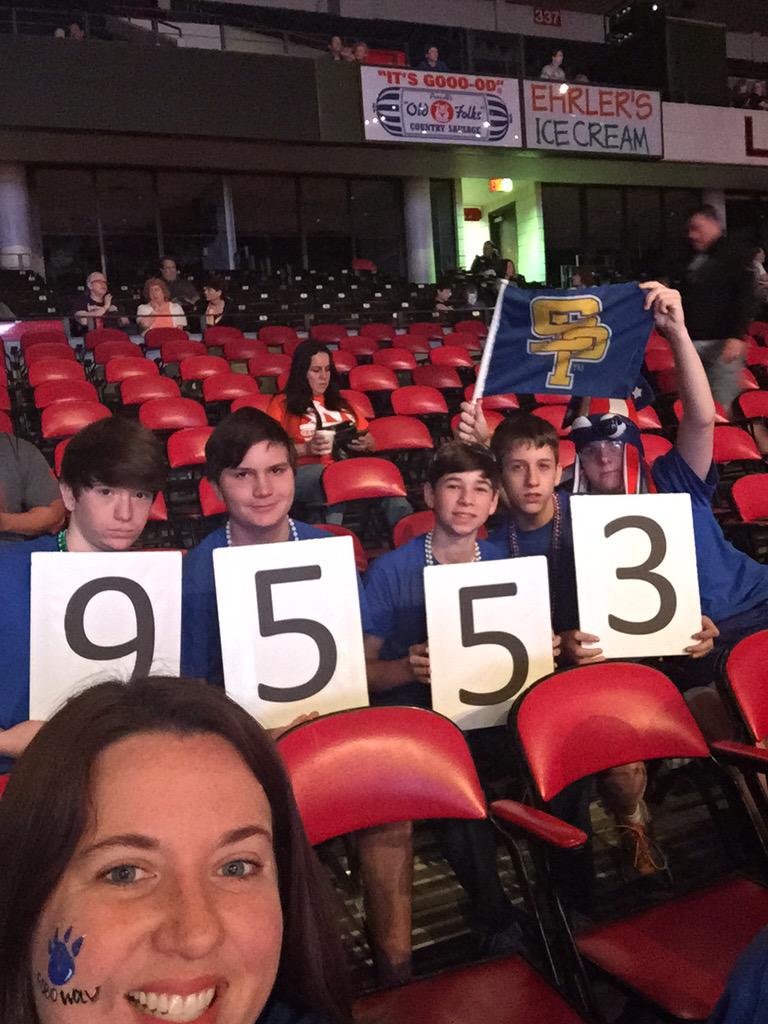 juliembeck's tweet photo. RoboWolves are on the prowl!!! #9553 #VEXWorlds #robowolves http://t.co/d6W4Ki5G5O