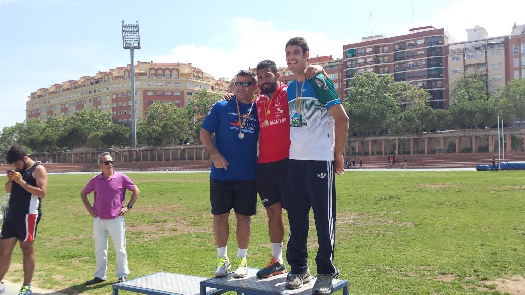 FESAVALENCIA's tweet photo. @DavidCasinos @KimDiscus @alberto_sendin LOS 3 TENORES en el Open de # atletismo de @fesavalencia http://t.co/55ZQbWZBrI