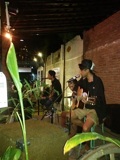 RBW_Production's tweet photo. Nice dream @ rock n roll caffe http://t.co/VI8eQOQVxR