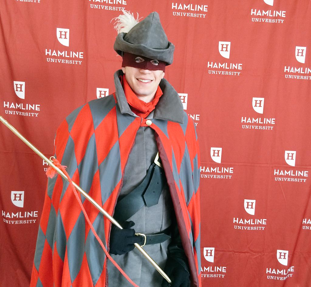 HamlineU's tweet photo. The Piper has entered the building! #hamlinebound #imapiper #HamineCelebrity http://t.co/xCrqzsqAHY