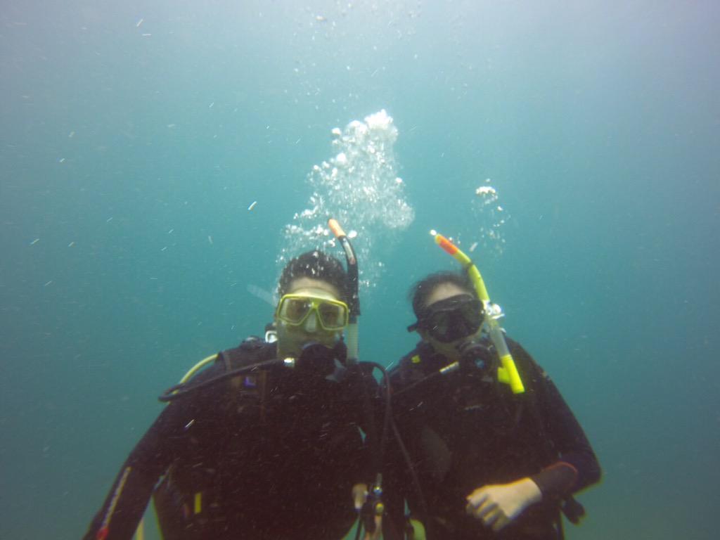 underwaterruby's tweet image. . @crigor and @samrigor in Anilao, Philippines. #underwaterrubybuddies