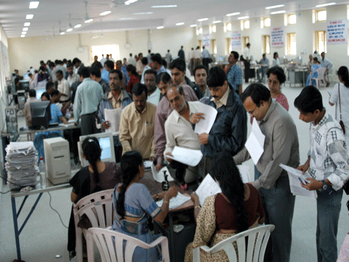 DeccanHerald's tweet photo. Govt to review new ITR Forms, make them simple #IncomeTax #ItReforms #TaxDay | http://t.co/zZ2OQzCYgy http://t.co/ptbKRlTZqP