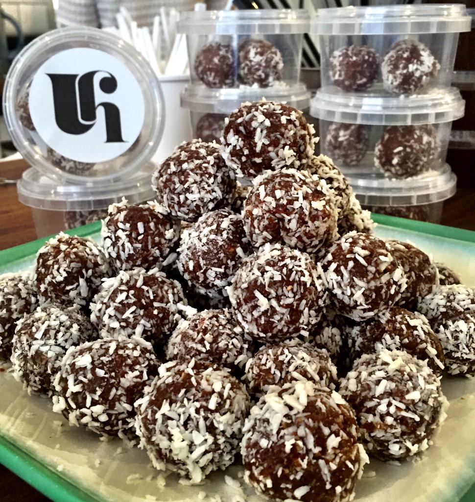 urbanhealth_ie's tweet image. Protein balls - now in handy tubs of 3! #protein #proteinonthego #yummy #foodporn #raw #cacao #coconut #foodie