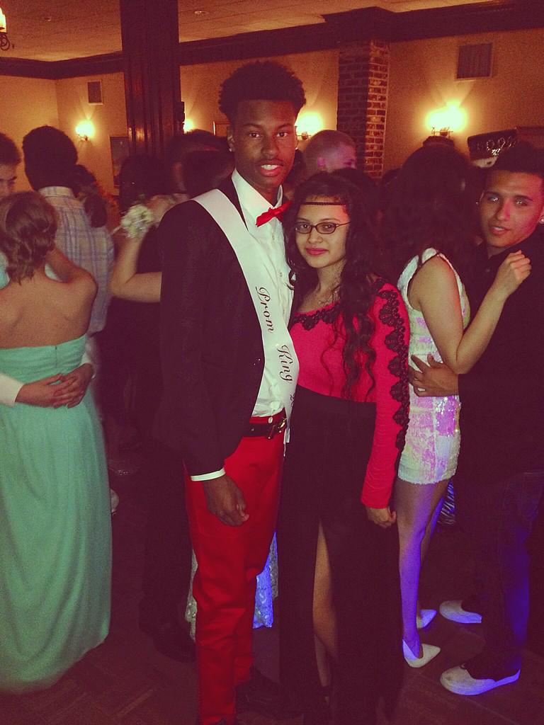 Jawan_TooDOPE's tweet photo. I was prom king @Esa_Latina #prom2015 #prom2k15 🔥🔥 http://t.co/YonWE8uPQf