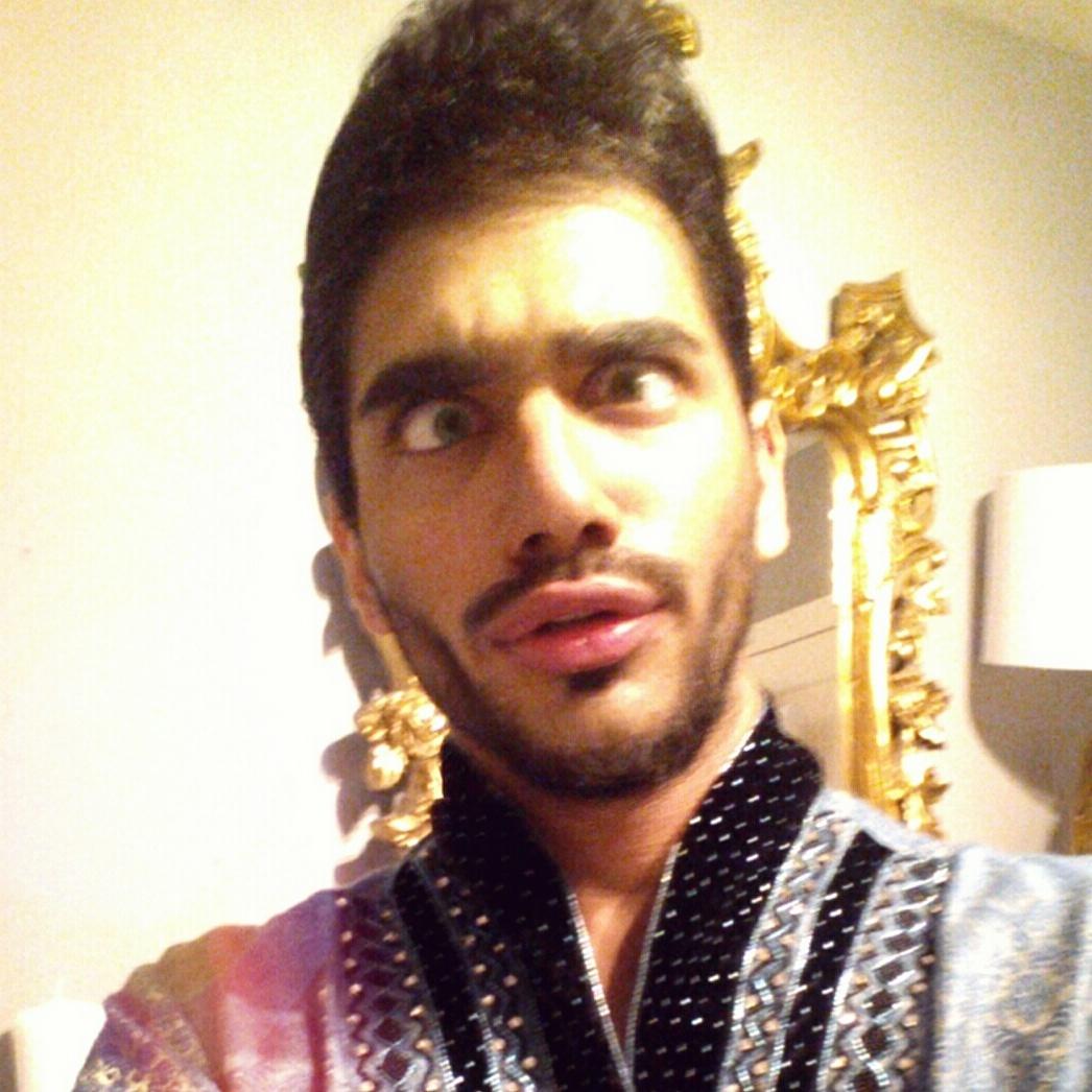 LordMunmeet's tweet photo. Party was crazy last night! My ears are still ringing louder than ever! 😨 #TinnitusProblems #Me #LordMunmeet #Singer http://t.co/2myj2TGDlc